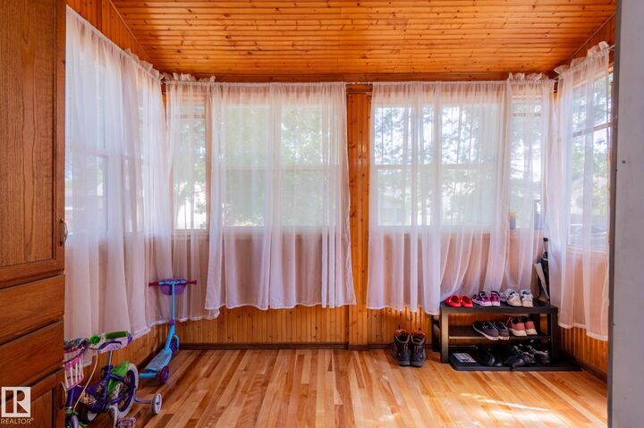 Property Photo:  11916 71 Street NW  AB T5B 1W7 