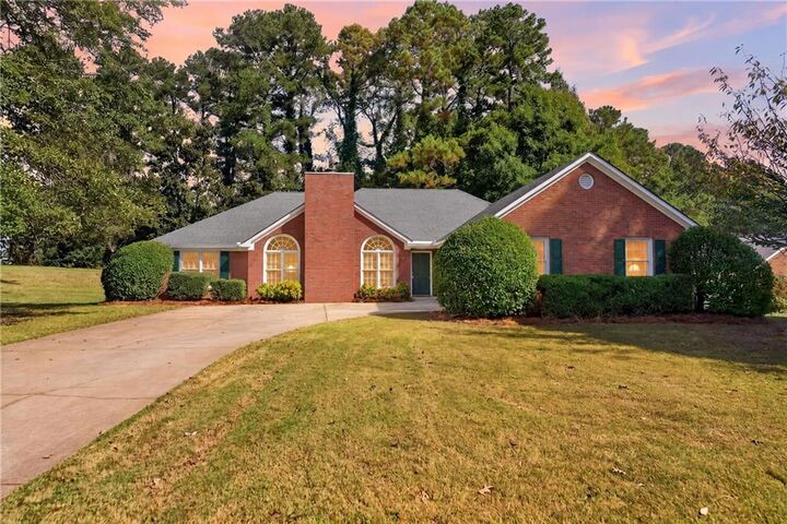 Property Photo: 1405 Glenfield Drive GA 30043