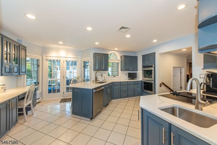 Property Photo:  5 Sunrise Lane  NJ 07876 