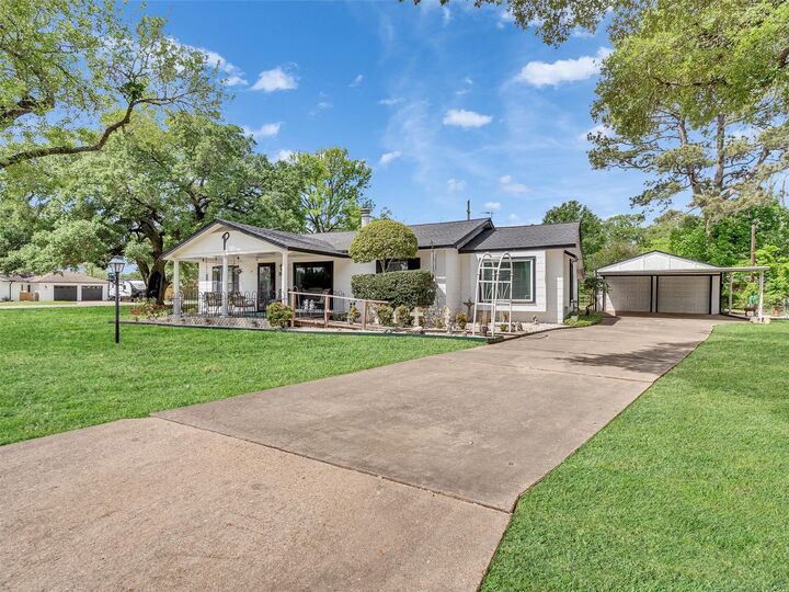 Property Photo:  905 Bartlett Road  TX 77493 