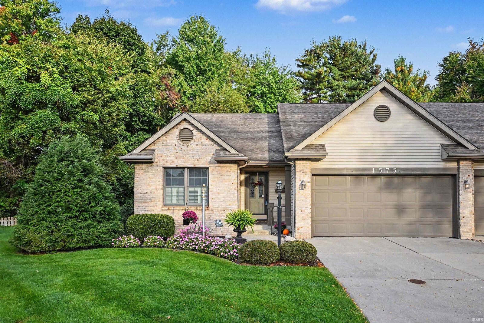 Property Photo:  1575 Stone Court  IN 46514-2345 