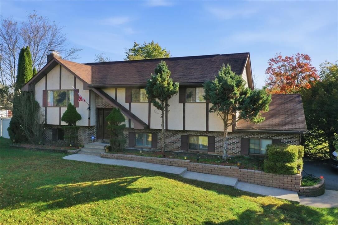 Property Photo:  1112 Scott Street  PA 18322 