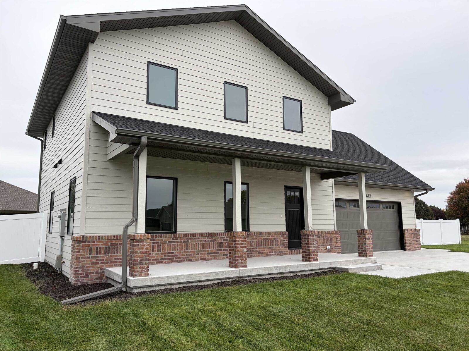 Property Photo:  810 Mockingbird Dr.  NE 69101 