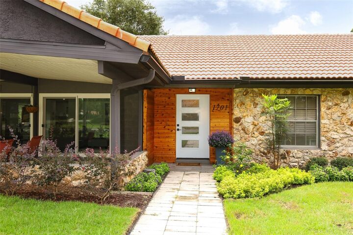 Property Photo:  1701 Carlton Street  FL 32750 