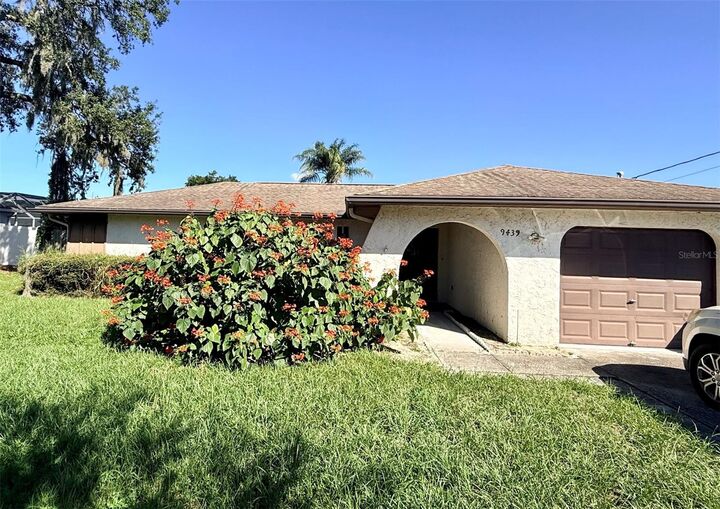 Property Photo:  9439 Spring Hill Drive  FL 34608 