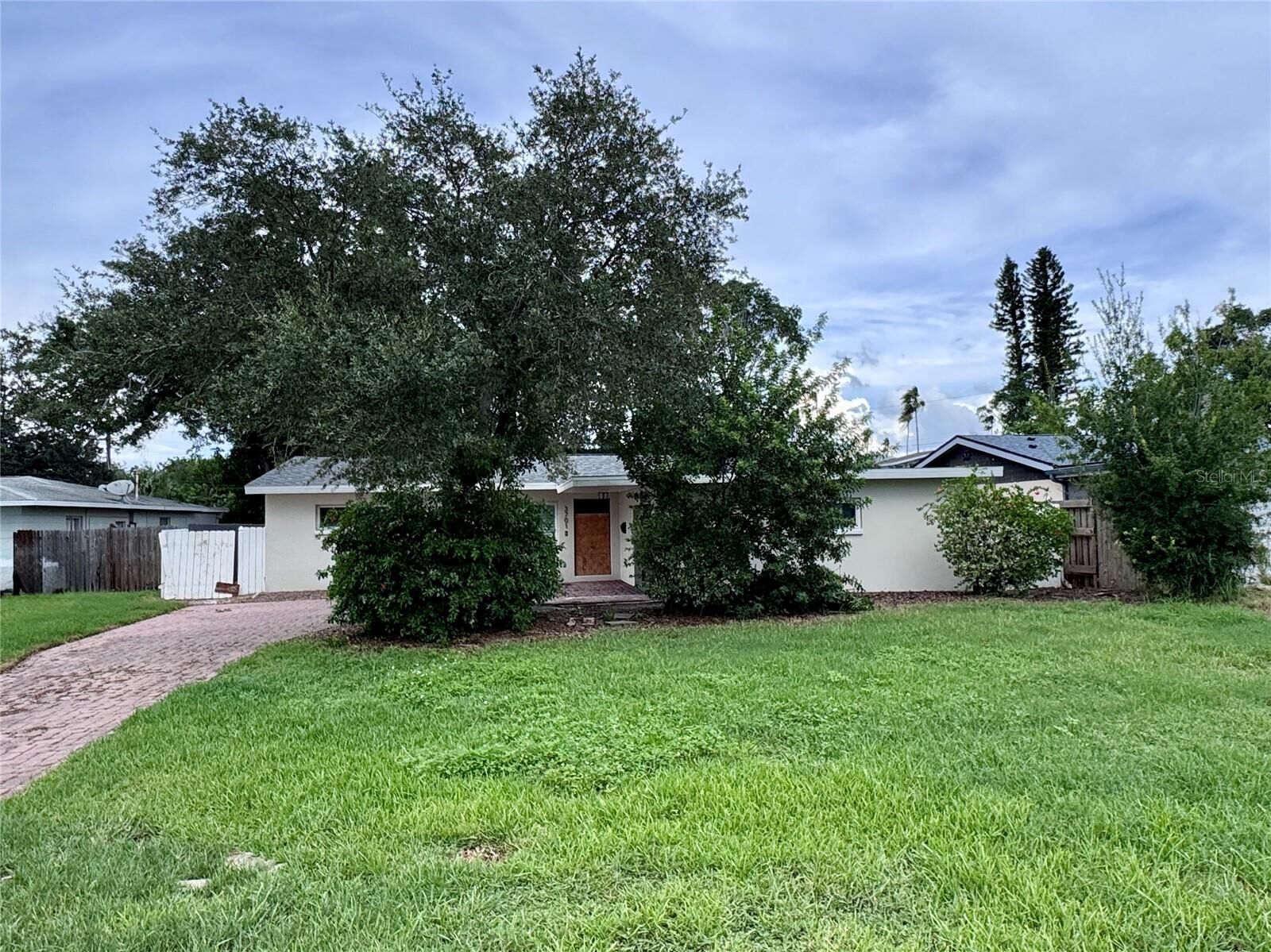 Property Photo: 3701 Shore Acres Boulevard NE FL 33703