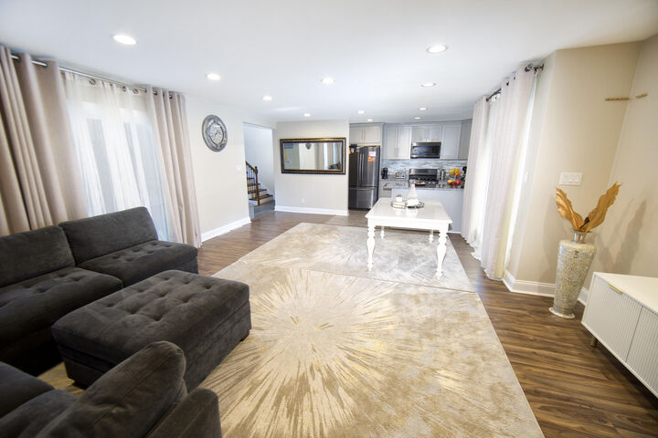 Property Photo:  1228 W Baldwin Ct  WI 53092 