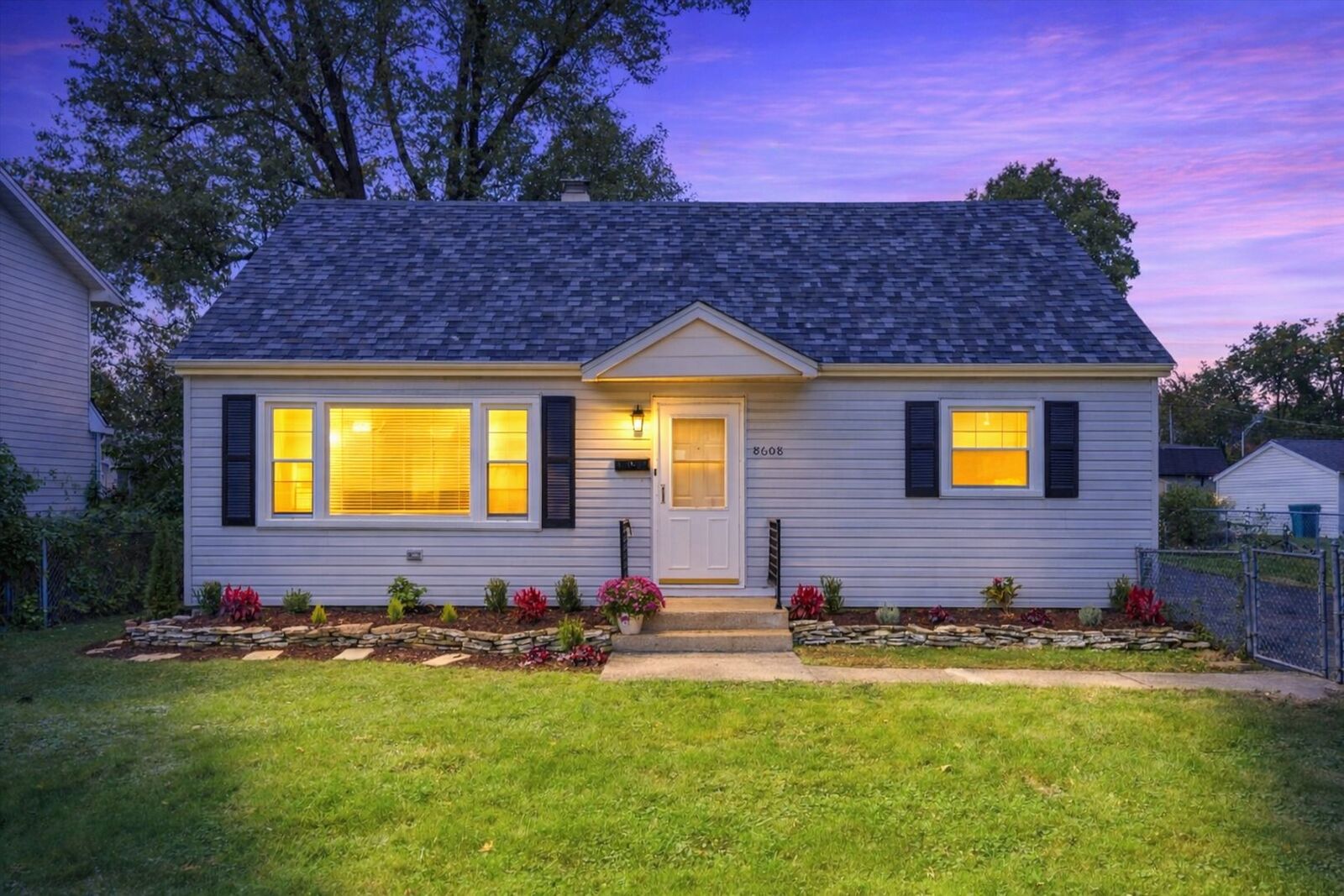 Property Photo:  8608 Oak Park Avenue  IL 60459 