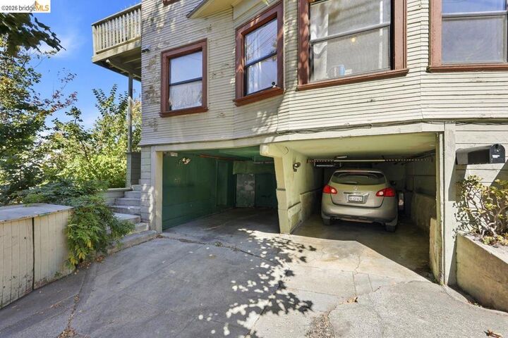 Property Photo:  170 Vernon Ter  CA 94610 