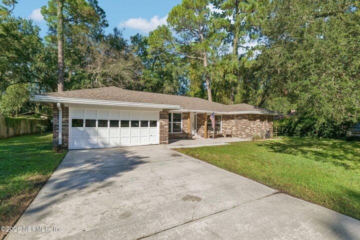 Property Photo: 12902 Silver Oak Drive FL 32223