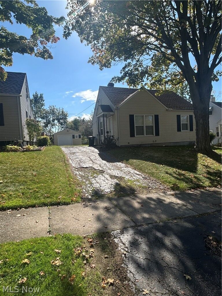 Property Photo:  208 E Catawba Avenue  OH 44301 
