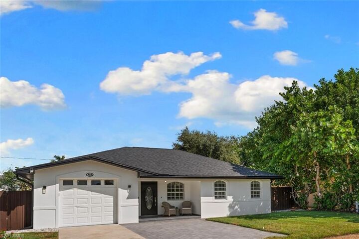 Property Photo:  458 Quail Dr  FL 34145 
