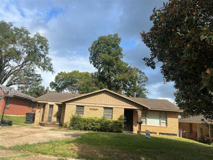Property Photo:  3830 Lisa Lane  LA 71109 