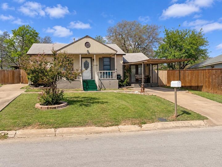 Property Photo: 2725 San Benito Street TX 76114