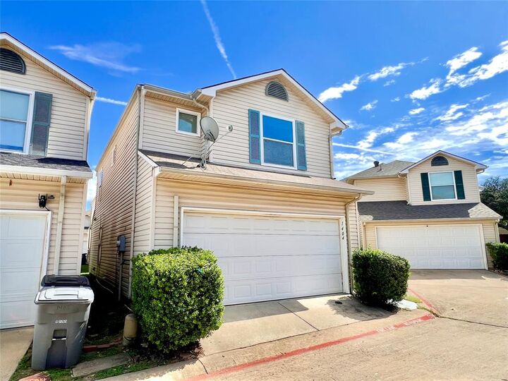 Property Photo: 1404 Romo Plaza TX 75211