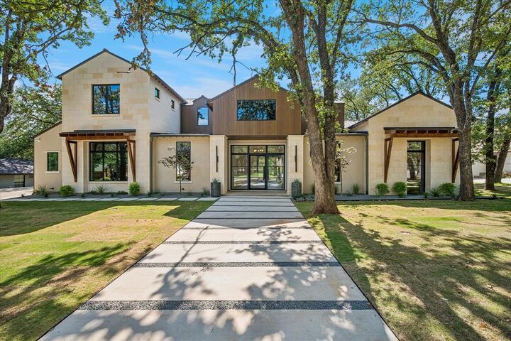 Property Photo:  413 Live Oak Drive  TX 76034 