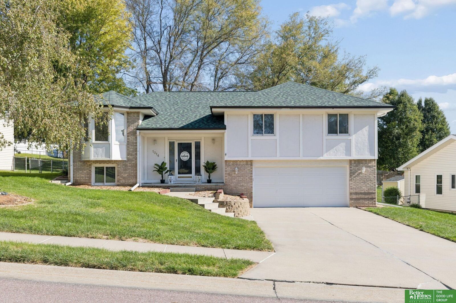 Property Photo:  1014 Haverford Drive  NE 68046 