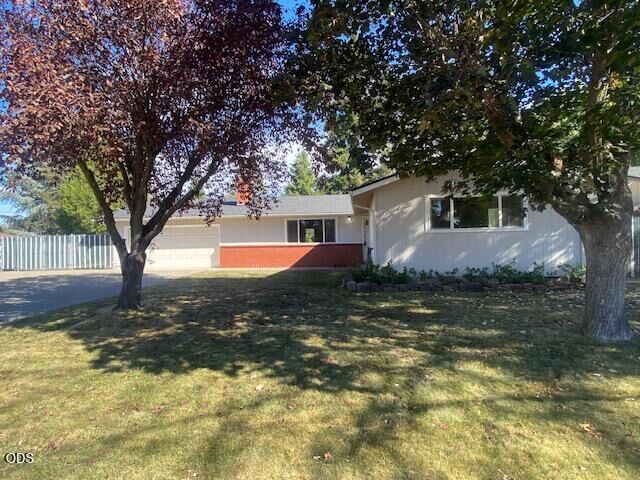 Property Photo: 1153 Kelly Street OR 97501