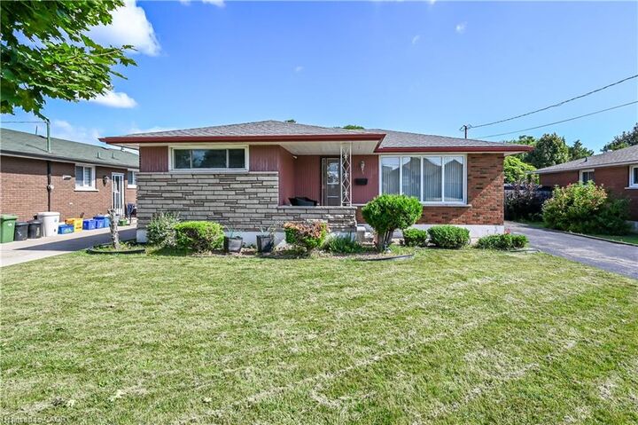 Property Photo:  5 Kentley Drive  ON L8H 2R6 
