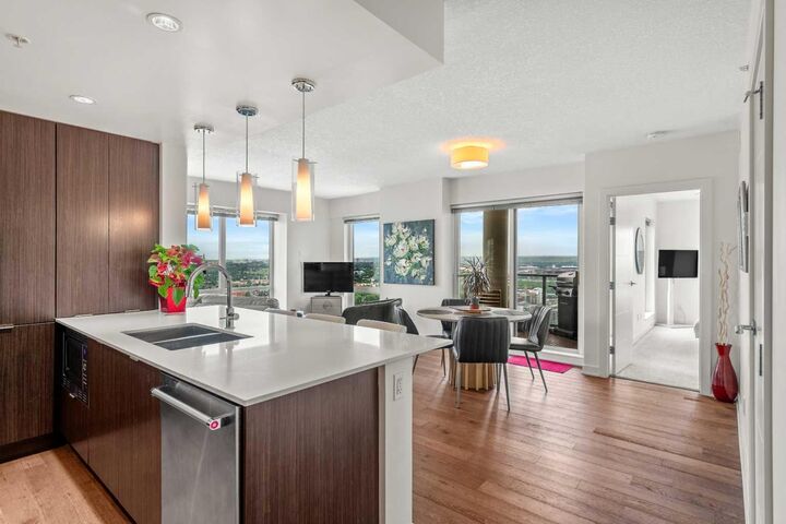 Property Photo:  930 6 Avenue SW 3202  AB T2P 1J3 