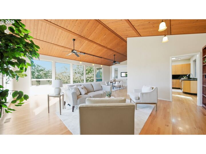 Property Photo:  2114 Garrison St  OR 97058 