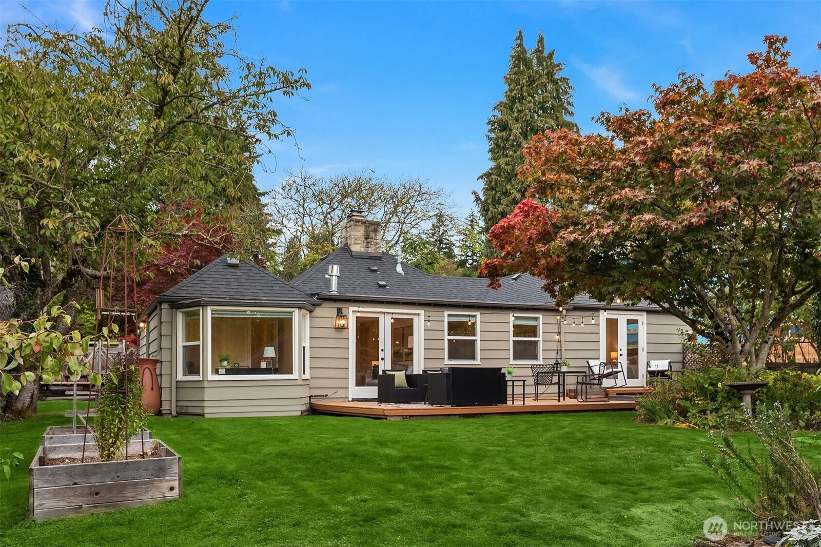 Property Photo: 10944 23rd Avenue NE WA 98125