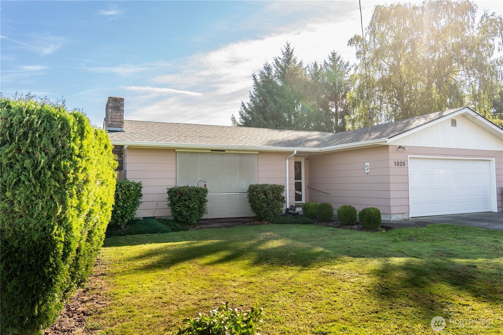 Property Photo:  1020  33rd Avenue  WA 98632 