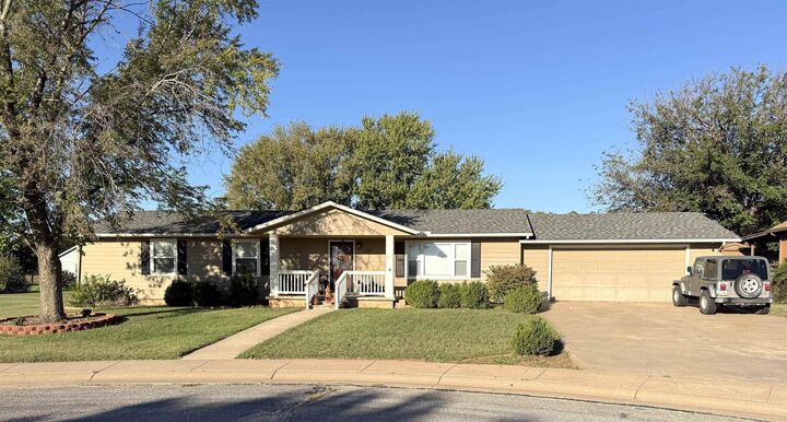Property Photo:  109 N Lisa Circle  KS 67104 