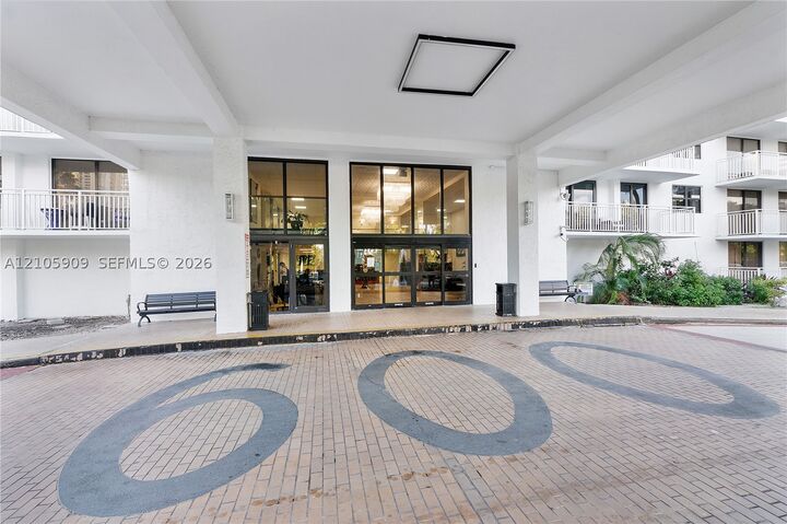 Property Photo:  210 174th St 1610  FL 33160 