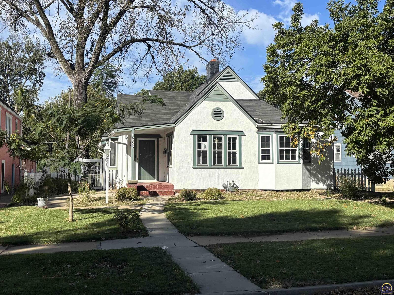 Property Photo: 1285 SW Medford Ave KS 66604