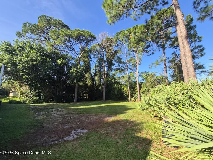 Property Photo: 1418 Kaslo Circle NW FL 32907