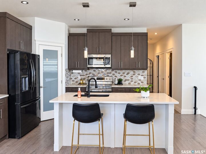 Property Photo:  506 Cabrera Way  SK S0K 4S1 