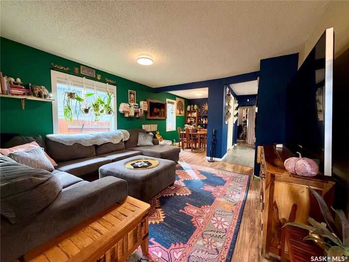 Property Photo:  431 L Avenue N  SK S7L 2P6 