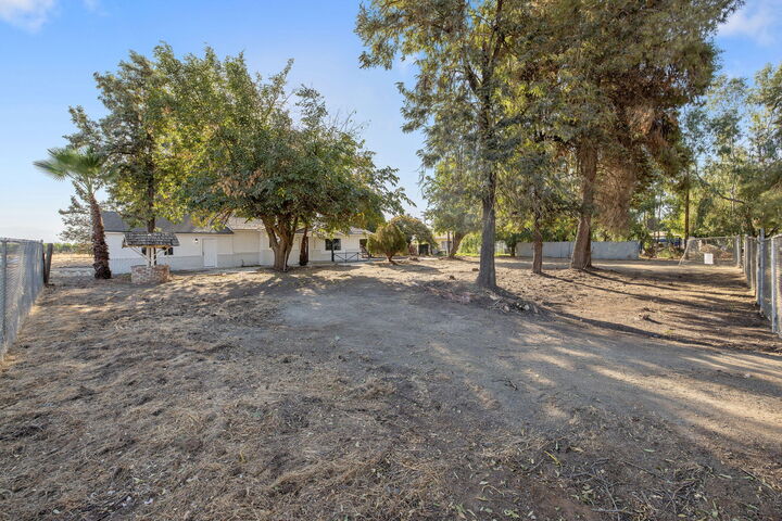 Property Photo:  20288 Road 196  CA 93247 