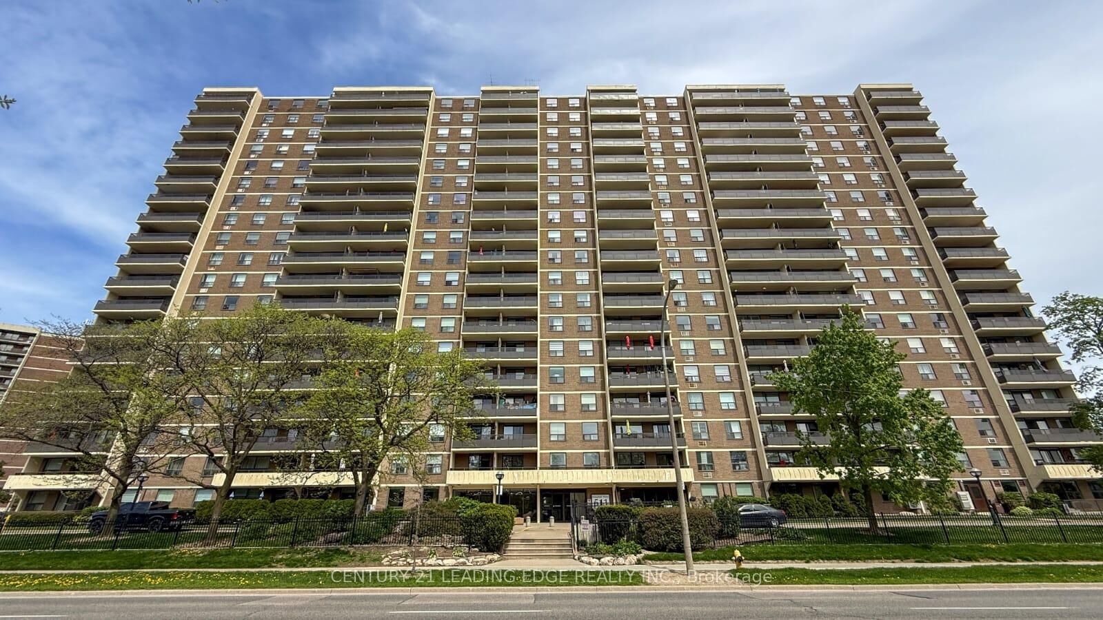 Property Photo:  511 The West Mall Road 1908  ON M9C 1G5 