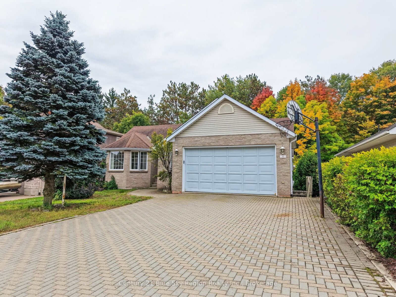 Property Photo:  35 Janey Avenue  ON P1C 1N1 