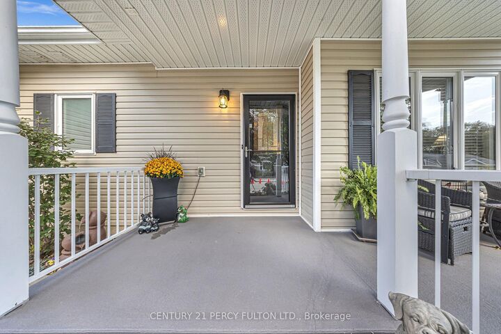 Property Photo: 7 Eastbank Road ON L1B 1B7