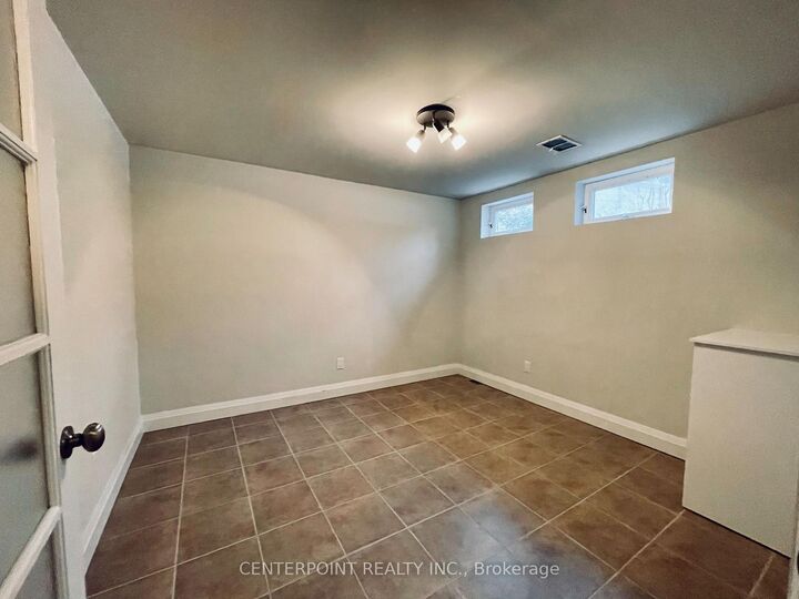 Property Photo:  29 Chipping Road Bsmt  ON M3B 1L2 