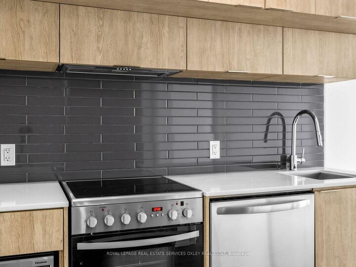 Property Photo:  181 Dundas Street E 3801  ON M5A 0N5 