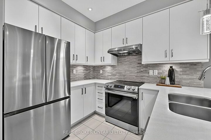 Property Photo:  31 Lyall Stokes Circle  ON L0G 1M0 