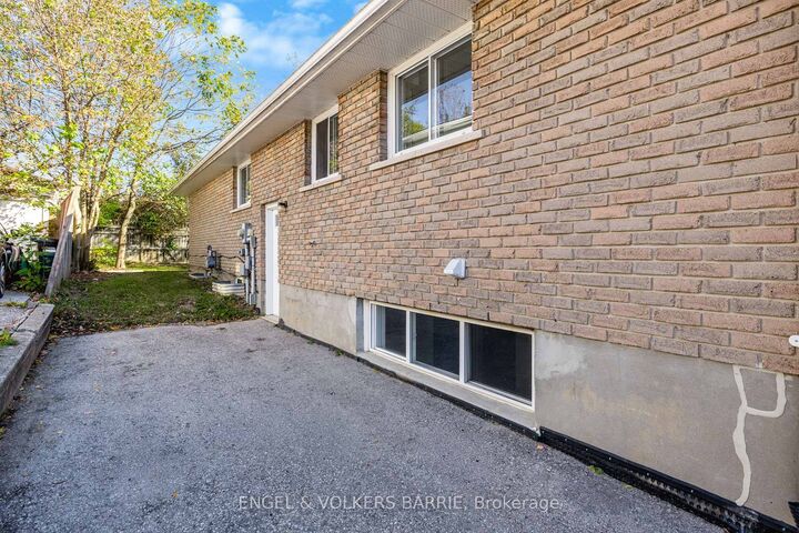 Property Photo:  22A Bernick Drive Lower  ON L4M 5J5 