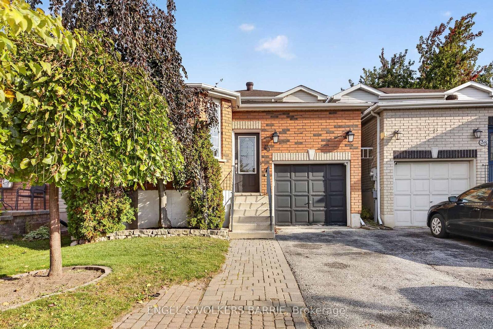 Property Photo:  40 Willow Drive  ON L4N 8T2 