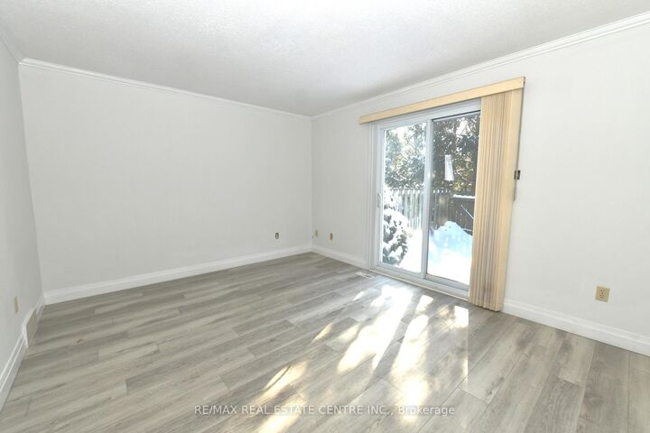 Property Photo:  1247 Huron Street 111  ON N5Y 4X7 