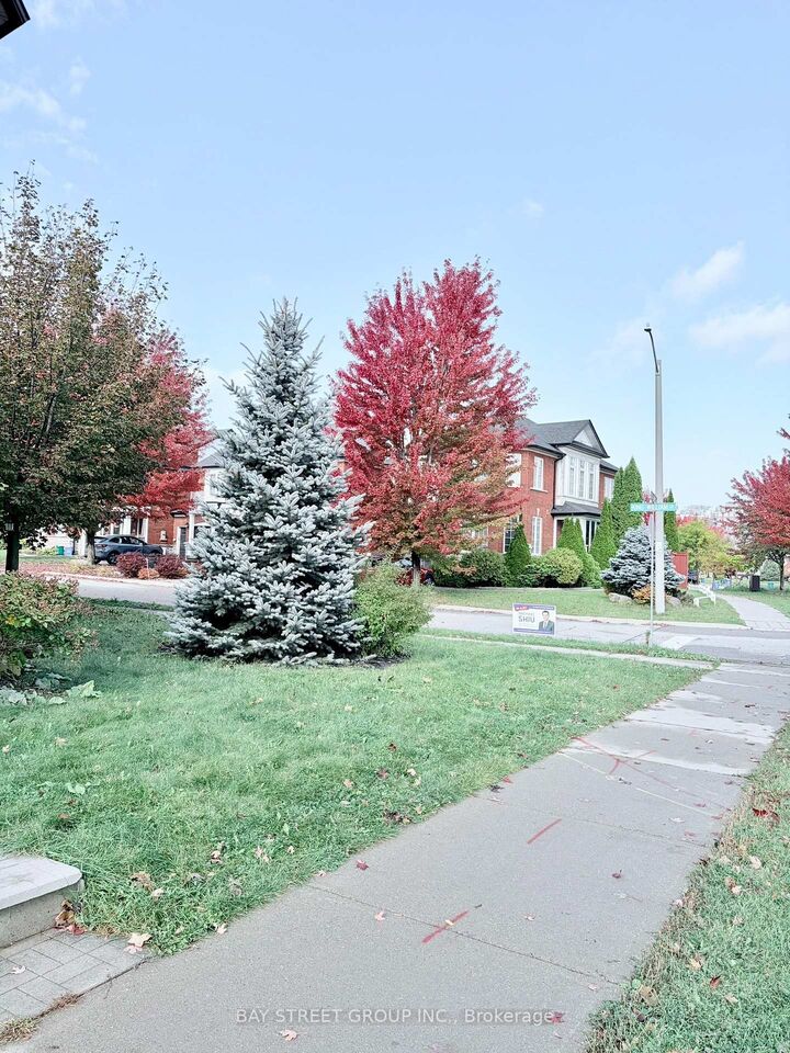 Property Photo:  5 King William Crescent  ON L4B 4S6 