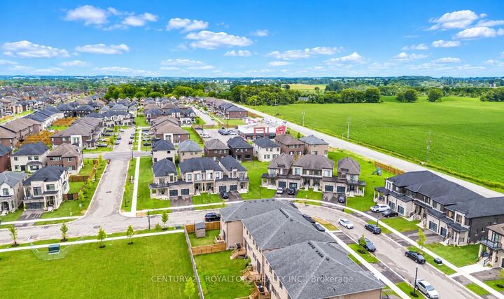 Photo de la propriété:  132 Cole Terrace  ON N4T 0P5 