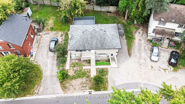Property Photo:  321 Salisbury Street Upper Unit  ON N5Y 3A8 