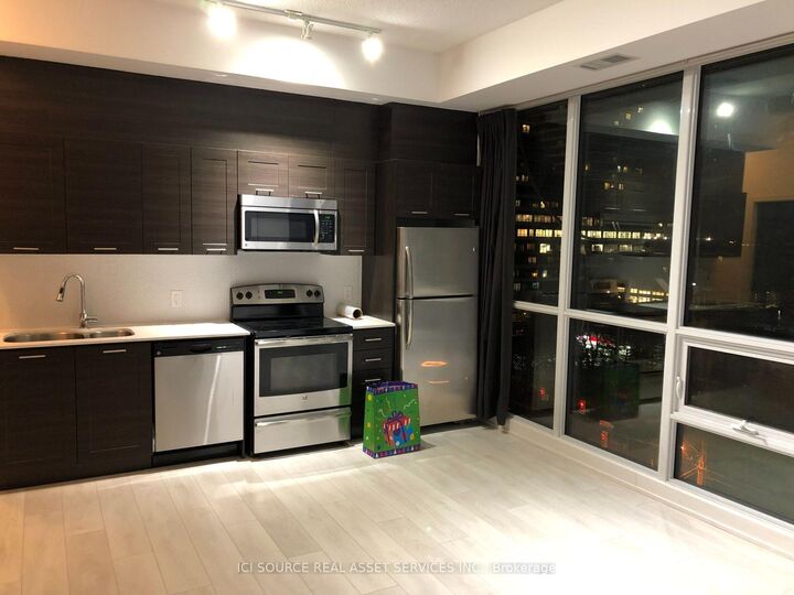 Property Photo:  2200 Lakeshore Boulevard W 801  ON M8V 1A4 