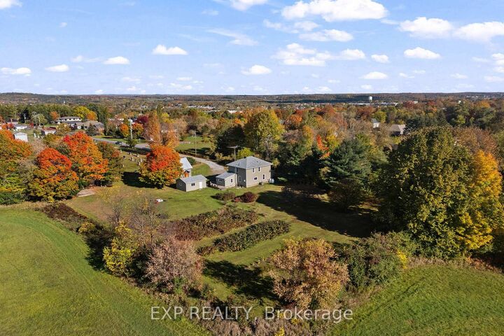 Property Photo:  156 Margaret Street  ON K7V 3Z9 