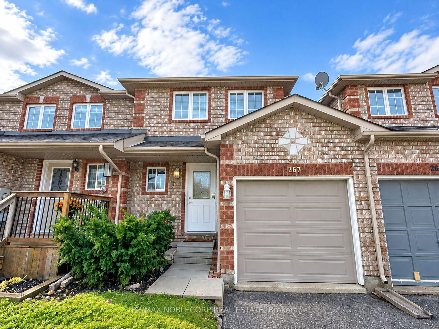 Property Photo:  267 Dunsmore Lane  ON L4M 7A7 