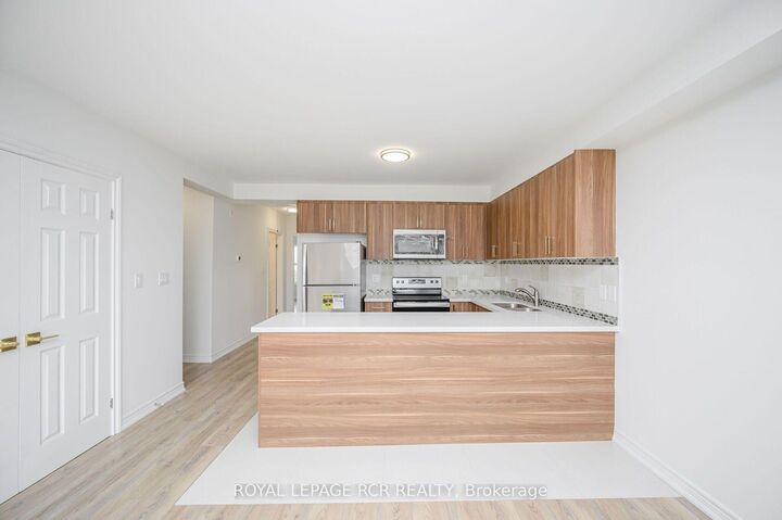 Property Photo:  15 Brenda Boulevard 306  ON L9W 3Y5 